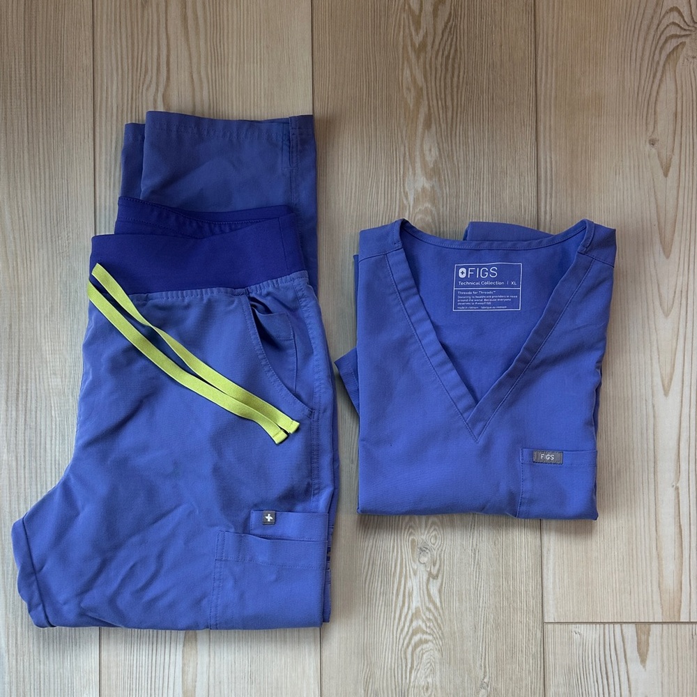 FIGS Blueberry Scrub Set XL